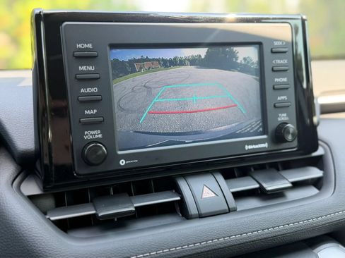 Used 2021 Toyota RAV4 LE FWD image 30