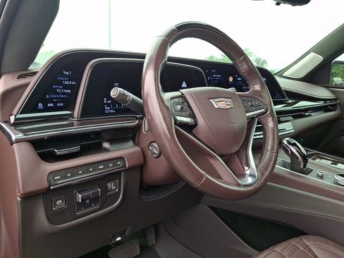Certified 2022 Cadillac Escalade Premium Luxury Platinum w/ Heavy-Duty Trailer Package AWD/4WD image 16