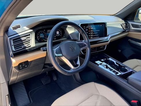 Used 2024 Volkswagen Atlas Cross Sport SE FWD image 18