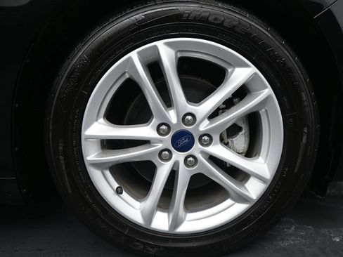 Used 2018 Ford Fusion SE w/ Fusion SE Technology Package image 11