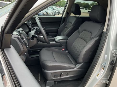 Used 2025 Nissan Pathfinder SV FWD image 13