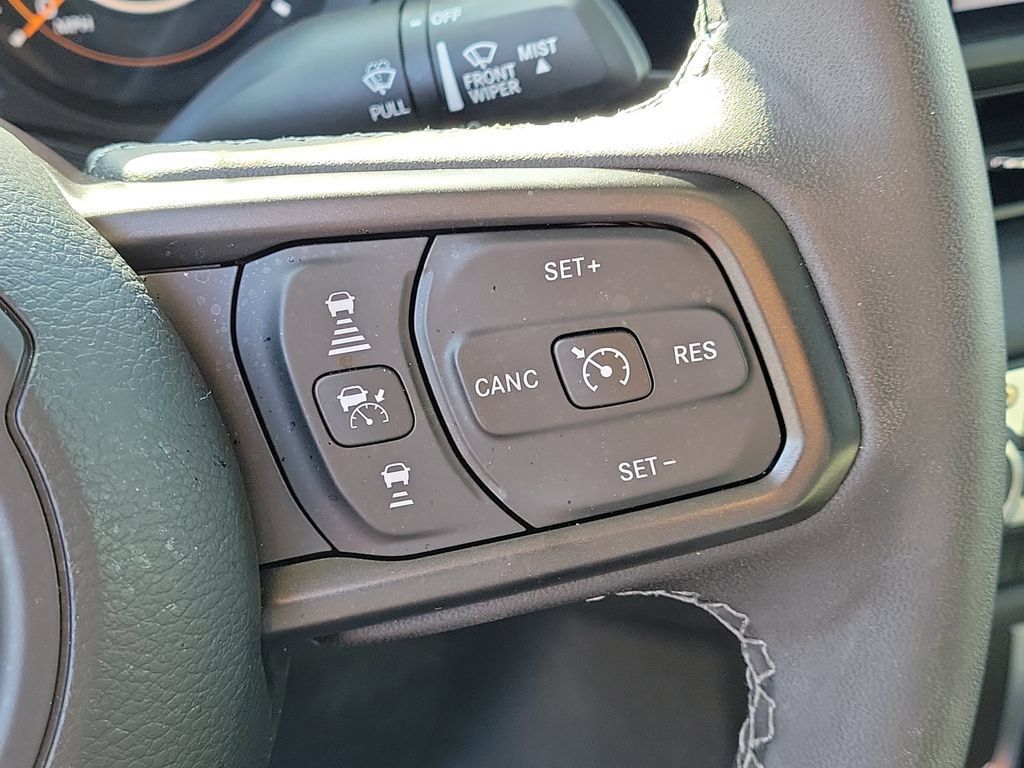 Used 2025 Jeep Gladiator Mojave w/ Convenience Group AWD/4WD image 32