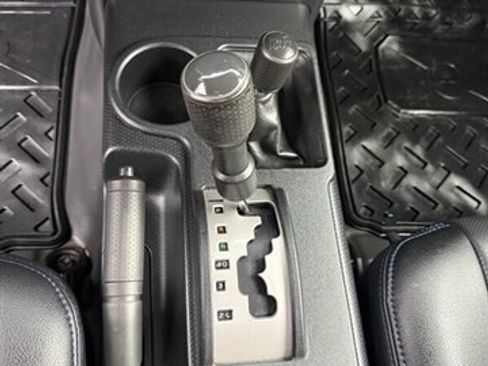 Used 2007 Toyota FJ Cruiser 4WD image 9