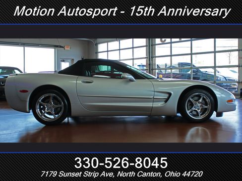 Used 2004 Chevrolet Corvette Convertible w/ Preferred Equipment Group RWD image 15