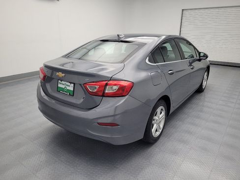 Used 2018 Chevrolet Cruze LT w/ Convenience Package FWD image 9