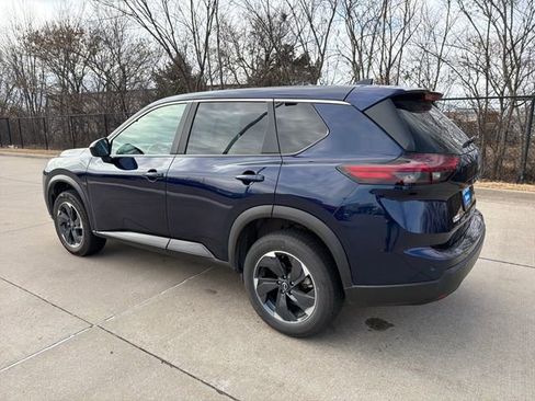 Used 2025 Nissan Rogue SV image 6