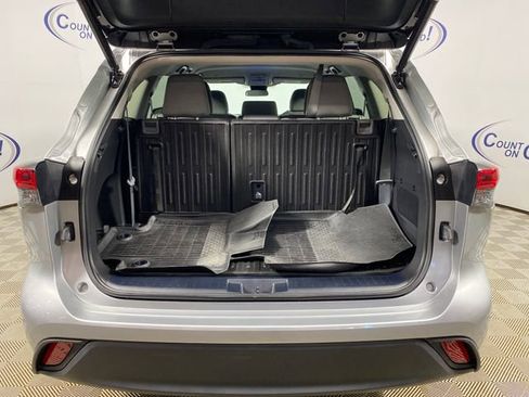 Used 2023 Toyota Highlander LE AWD/4WD image 7