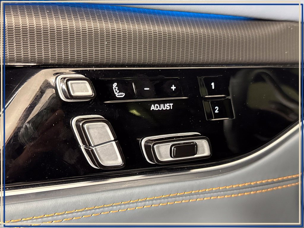 Used 2024 Jeep Grand Wagoneer Series III w/ Rear Seat Video Group 1 AWD/4WD image 25