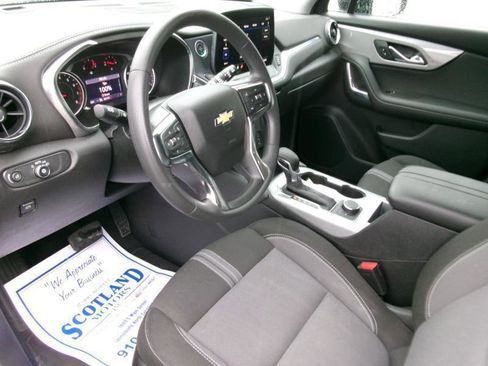 Used 2025 Chevrolet Blazer LT FWD image 12
