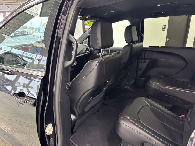 Used 2025 Chrysler Pacifica Select FWD image 21