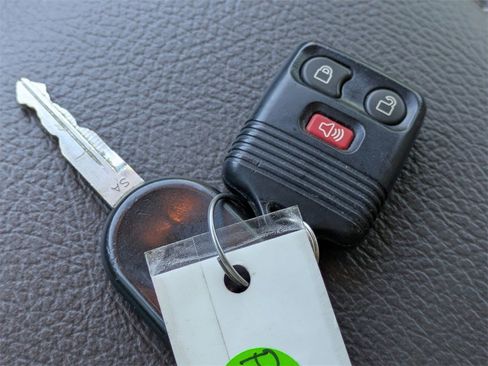 Used 2010 Ford F150 Lariat image 29