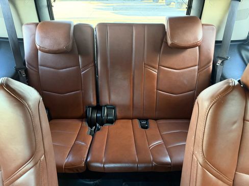 Used 2016 Cadillac Escalade Luxury AWD/4WD image 14