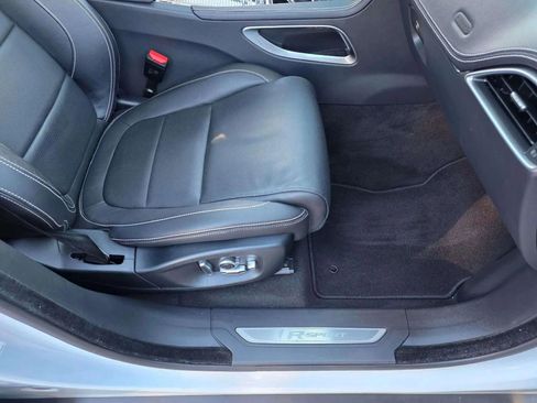 Used 2018 Jaguar F-PACE R-Sport image 19