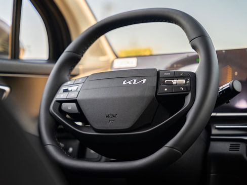 New 2026 Kia Sportage LX FWD image 19
