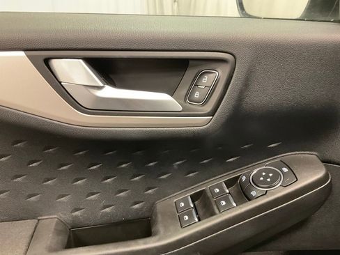 Used 2020 Ford Escape SE image 18