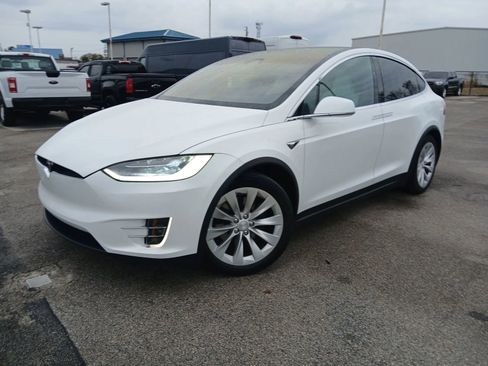 Used 2018 Tesla Model X 100D image 2