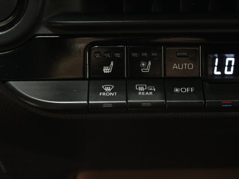 Certified 2025 Toyota Crown Signia w/ Advanced Technology Package AWD/4WD image 21
