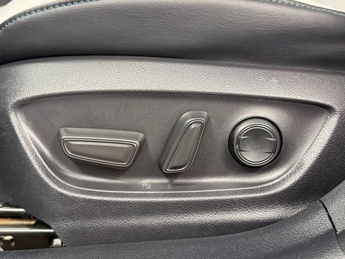 Used 2019 Toyota Prius Prime Advanced w/ Carpet Mat Package FWD image 29