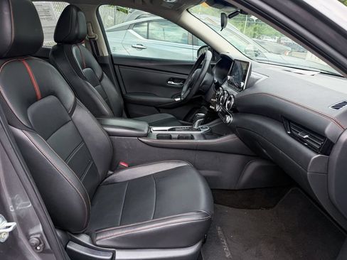 Used 2023 Nissan Sentra SR w/ SR Premium Package FWD image 9