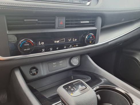 Used 2025 Nissan Rogue SV FWD image 29