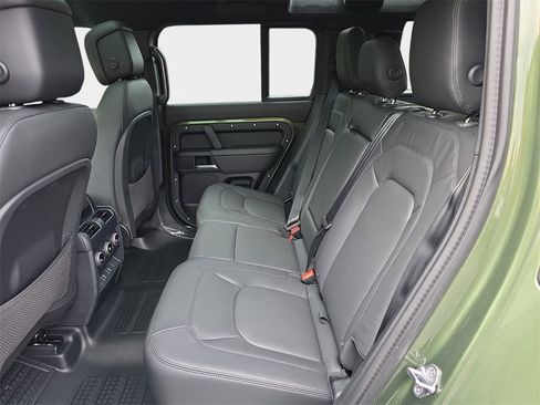 New 2026 Land Rover Defender 110 X-Dynamic SE image 13