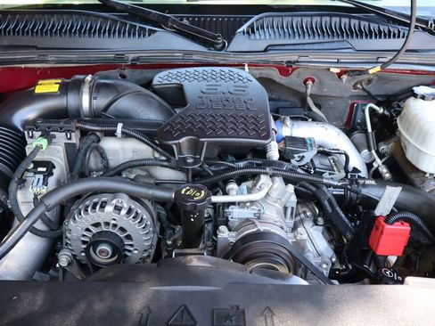 Used 2006 Chevrolet Silverado 2500 LT w/ Onstar Plus Package AWD/4WD image 38
