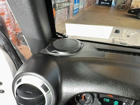 Used 2015 Jeep Wrangler Sahara w/ Connectivity Group image 31