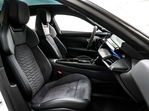 Used 2024 Audi e-tron GT Premium Plus image 7