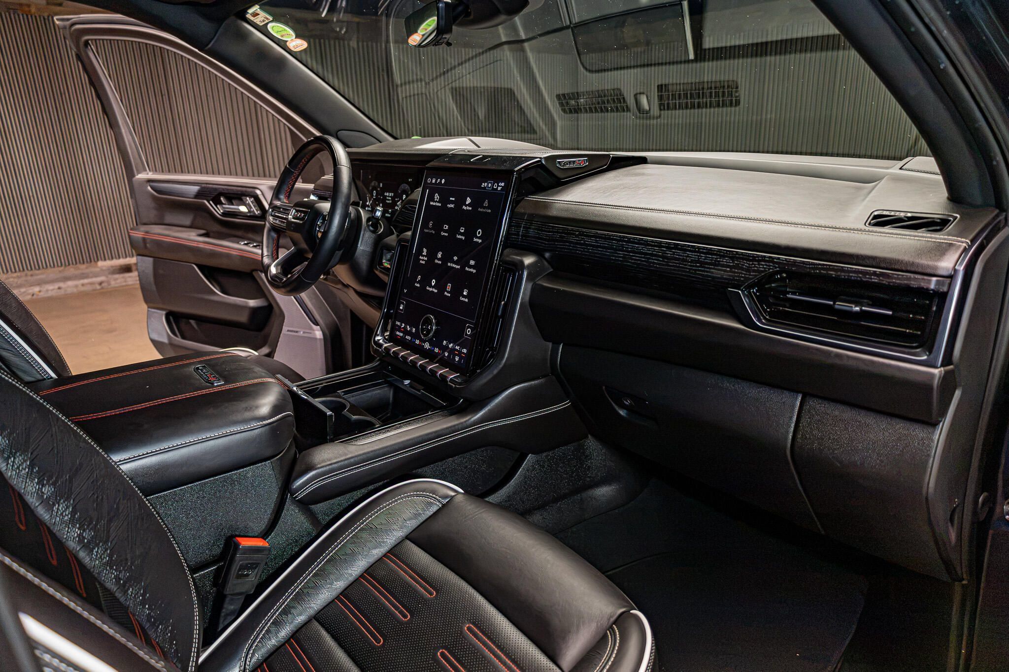Used 2025 GMC Yukon AT4 Ultimate AWD/4WD image 16