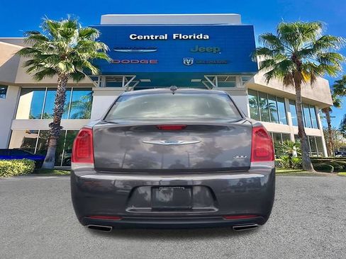 Used 2022 Chrysler 300 Touring RWD image 6