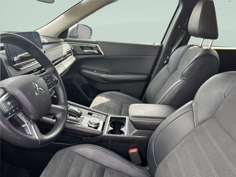 Used 2024 Mitsubishi Outlander SE image 29