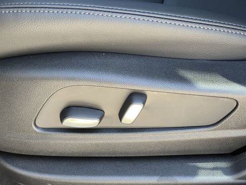 New 2025 Cadillac XT6 Luxury image 23