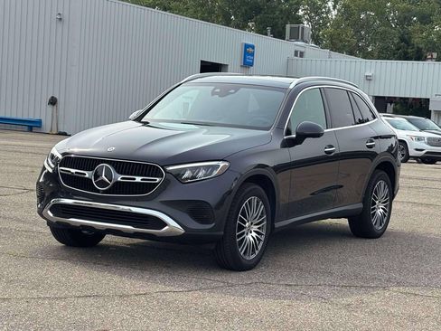 Used 2025 Mercedes-Benz GLC 300 4MATIC image 27