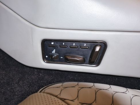 Used 2014 Aston Martin Vanquish Volante image 22