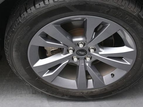 Used 2022 Ford Explorer XLT w/ Equipment Group 202A AWD/4WD image 33