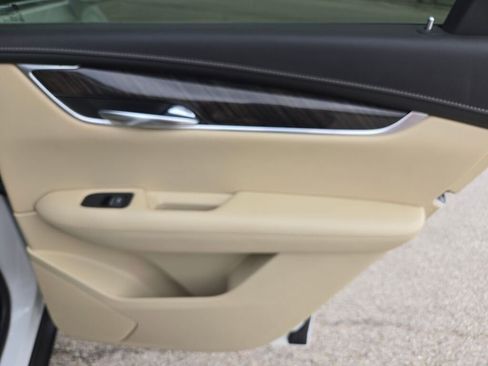 Used 2017 Cadillac XT5 FWD image 9