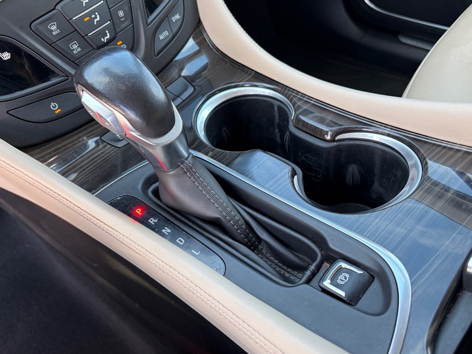 Used 2019 Buick Envision Premium AWD/4WD image 33
