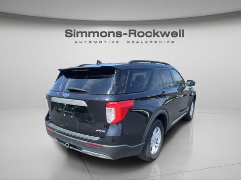 Used 2023 Ford Explorer XLT AWD/4WD image 5