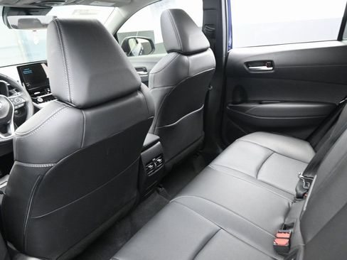 Used 2025 Toyota Corolla Cross XLE w/ Convenience Package image 27