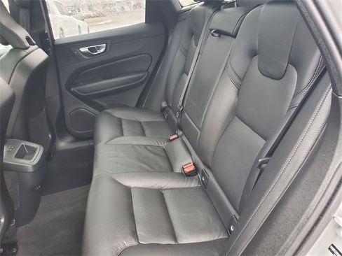 Used 2025 Volvo XC60 B5 Plus image 34