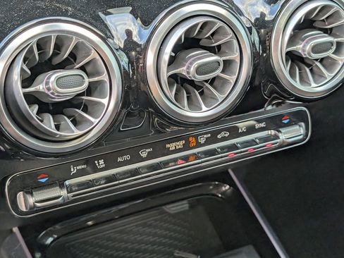 Certified 2021 Mercedes-Benz GLA 250 4MATIC image 16