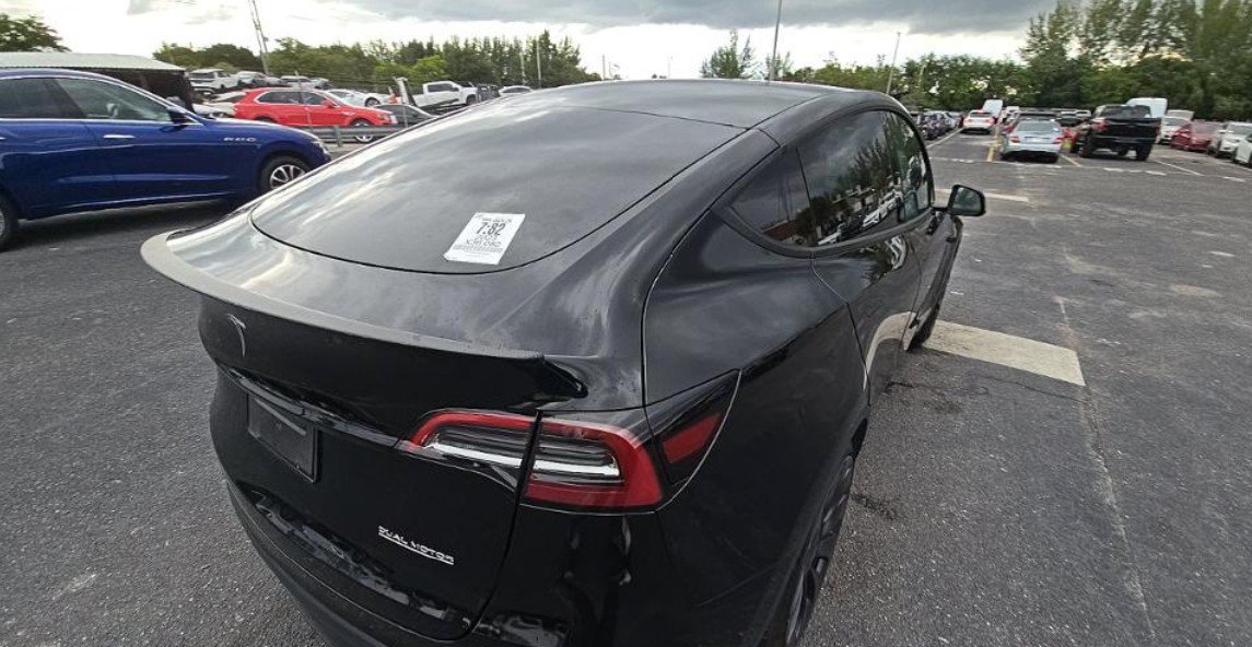 Used 2023 Tesla Model Y Long Range AWD/4WD image 2