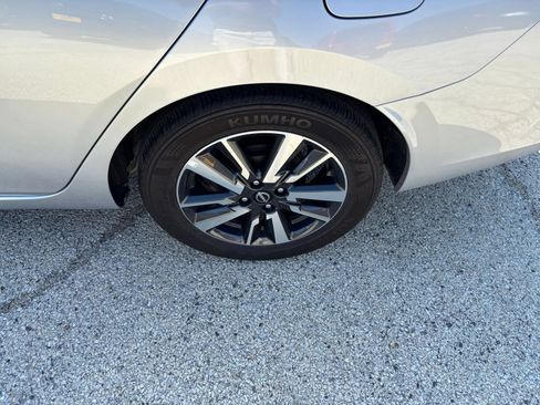 Used 2025 Nissan Versa SV FWD image 28