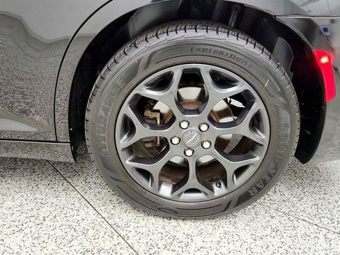 Used 2020 Chrysler 300 S AWD/4WD image 9