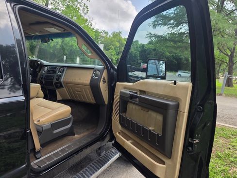 Used 2013 Ford F250 XLT w/ Chrome Pkg AWD/4WD image 24