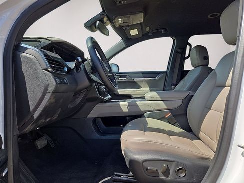 Used 2025 GMC Acadia Elevation w/ Elevation Premium Package FWD image 25