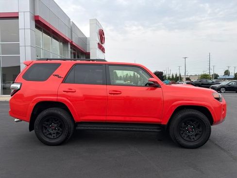 Used 2024 Toyota 4Runner TRD Off-Road Premium w/ Moonroof Package AWD/4WD image 8