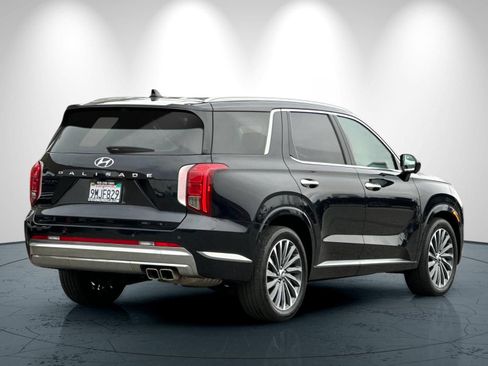 Used 2024 Hyundai Palisade Calligraphy FWD image 4
