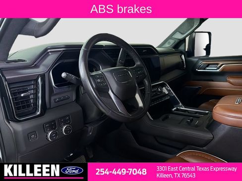 Used 2024 GMC Sierra 3500 Denali Ultimate AWD/4WD image 11