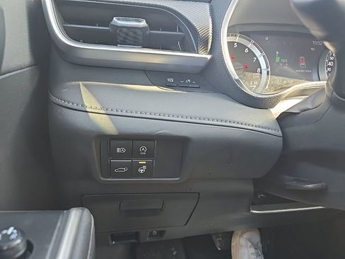 Used 2023 Toyota Highlander L AWD/4WD image 21